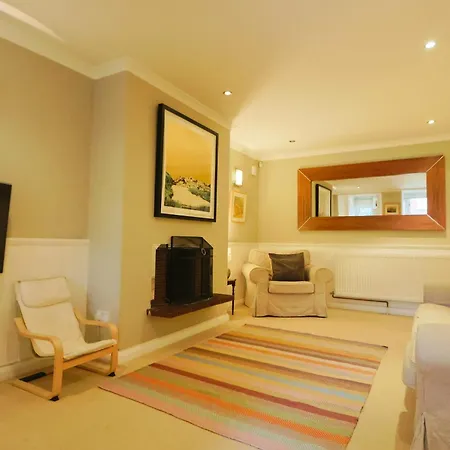 Elliston Two Bedroom Garden Flat Apartment Bristol