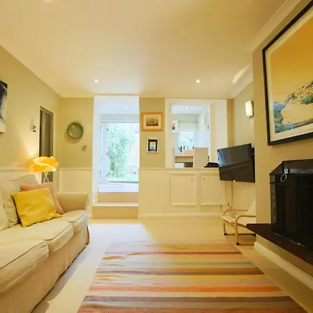 Elliston Two Bedroom Garden Flat Apartment Bristol