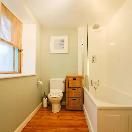 Apartment Elliston Two Bedroom Garden Flat *