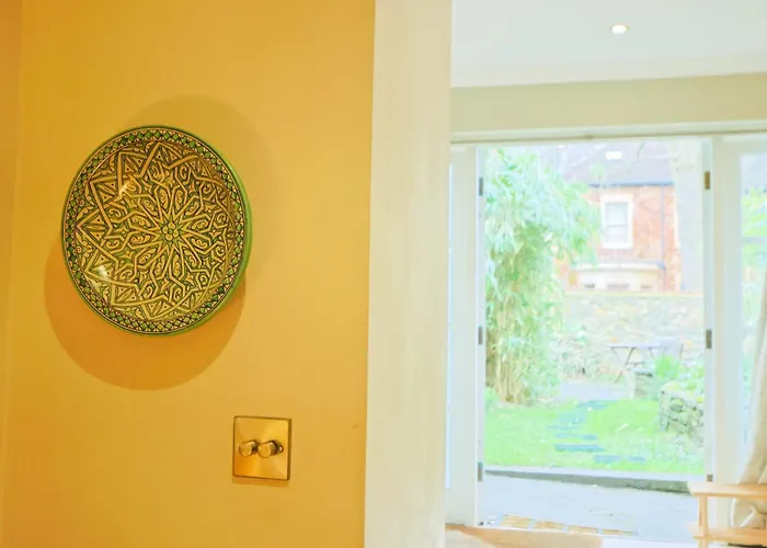 Elliston Two Bedroom Garden Flat *