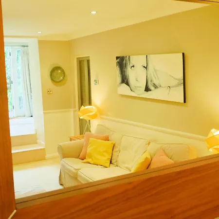 Elliston Two Bedroom Garden Flat