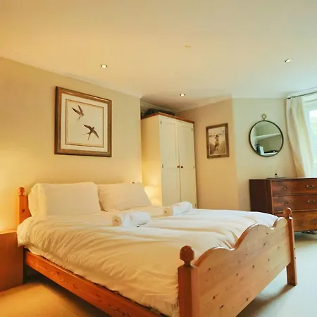 アパート Elliston Two Bedroom Garden Flat