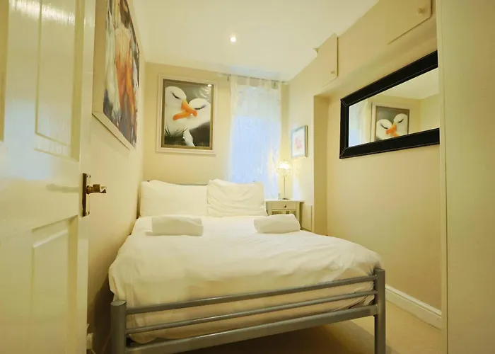 Elliston Two Bedroom Garden Flat Bristol